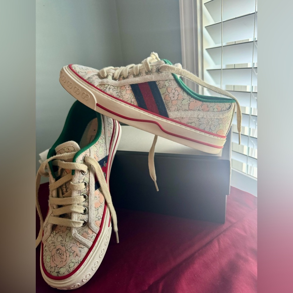 GUCCI CLASSIC 😊😊😊Size 7
